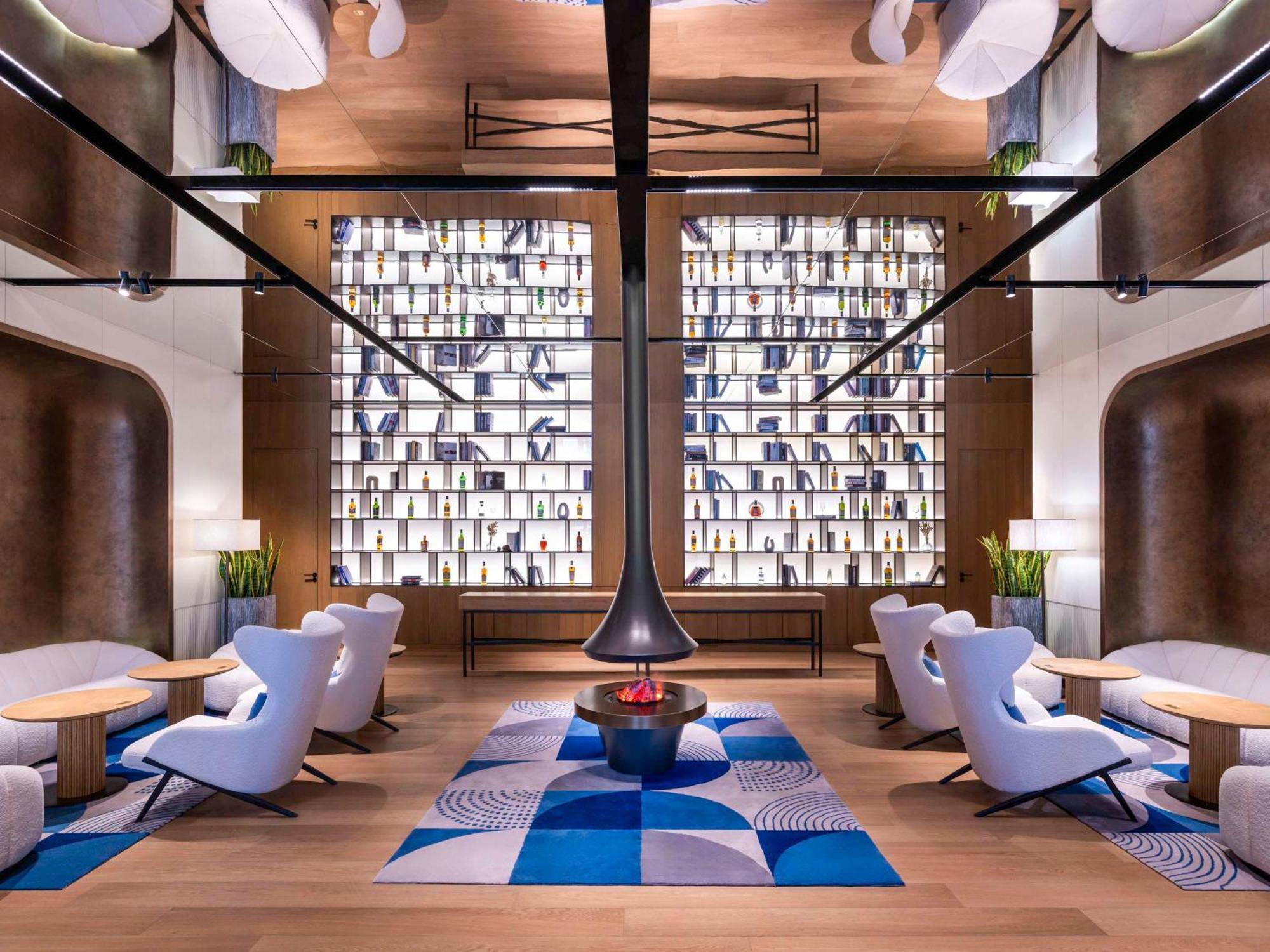 Novotel Jingan 4*