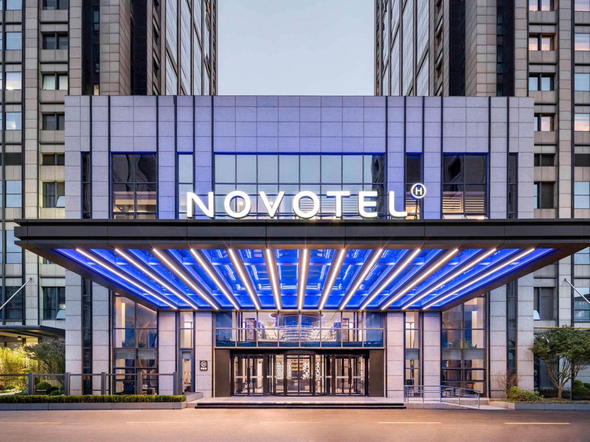 Novotel Jingan 4*