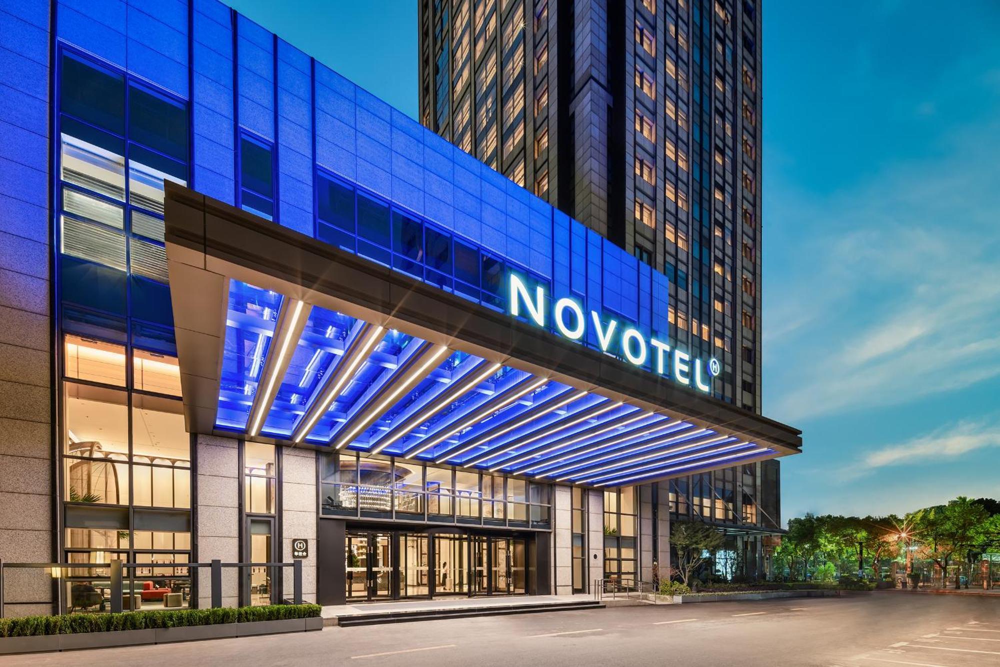 Novotel Jingan 4*