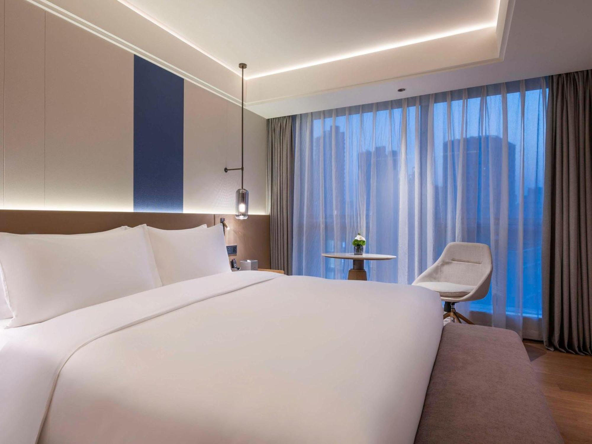 Novotel Jingan 4*