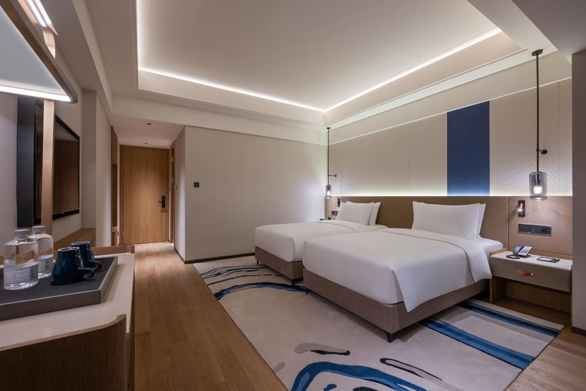 Novotel Jingan 4*