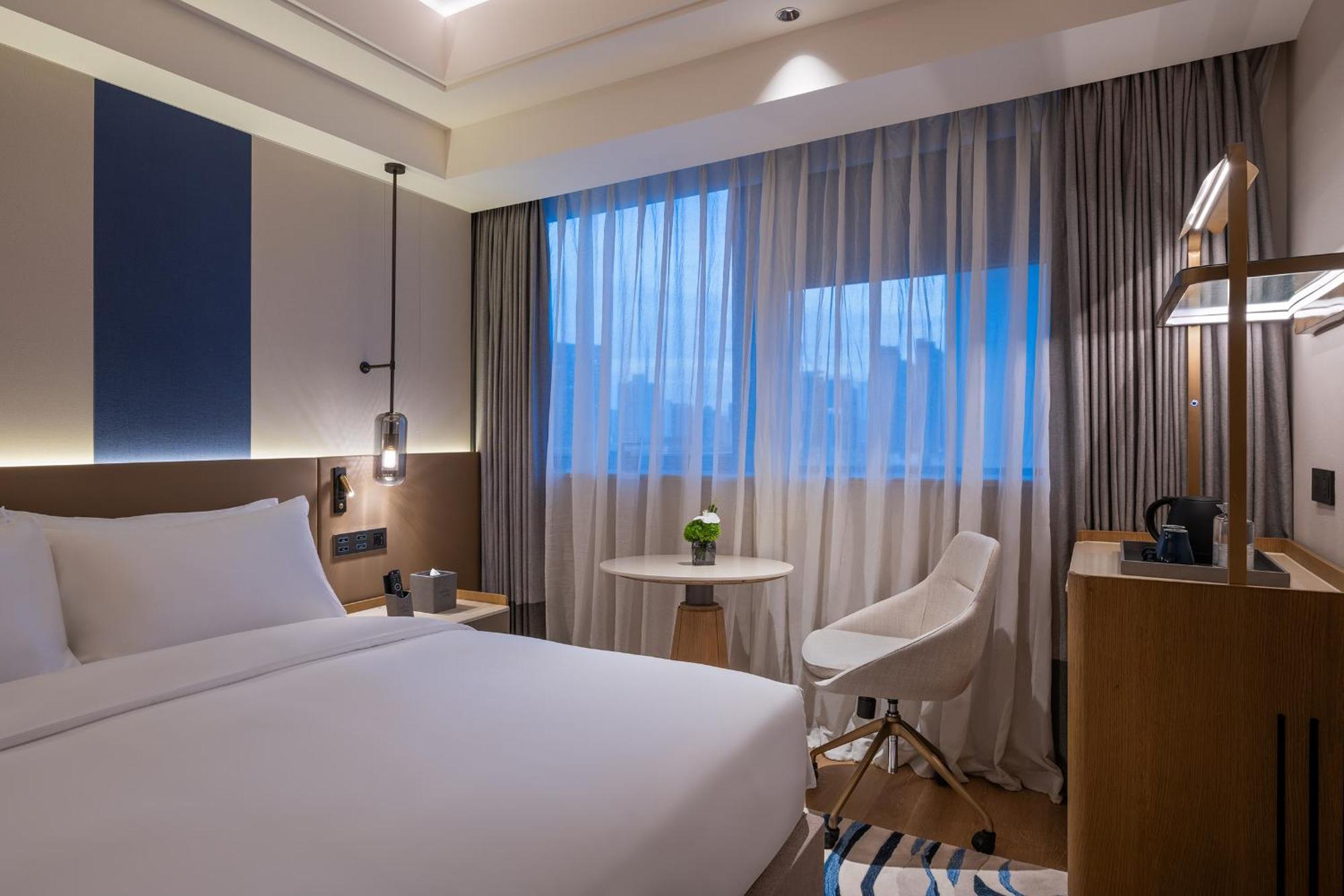 Novotel Jingan 4*